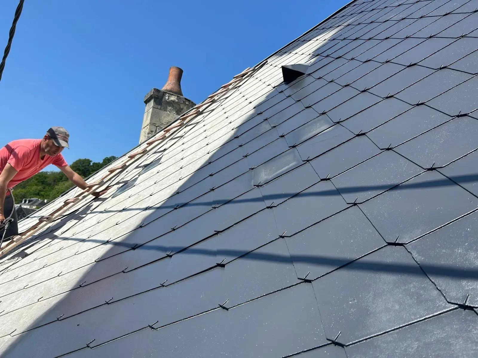 Toiture en ardoise naturelle d'une villa de La Baule rénovée par SDR Habitat 44
