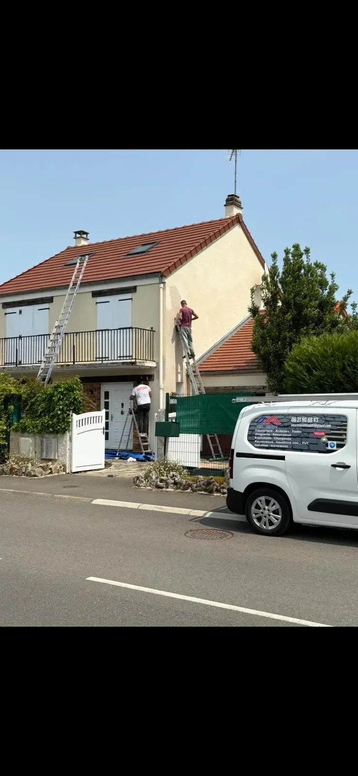 Équipe SDR Habitat 44 en intervention avec le véhicule de chantier