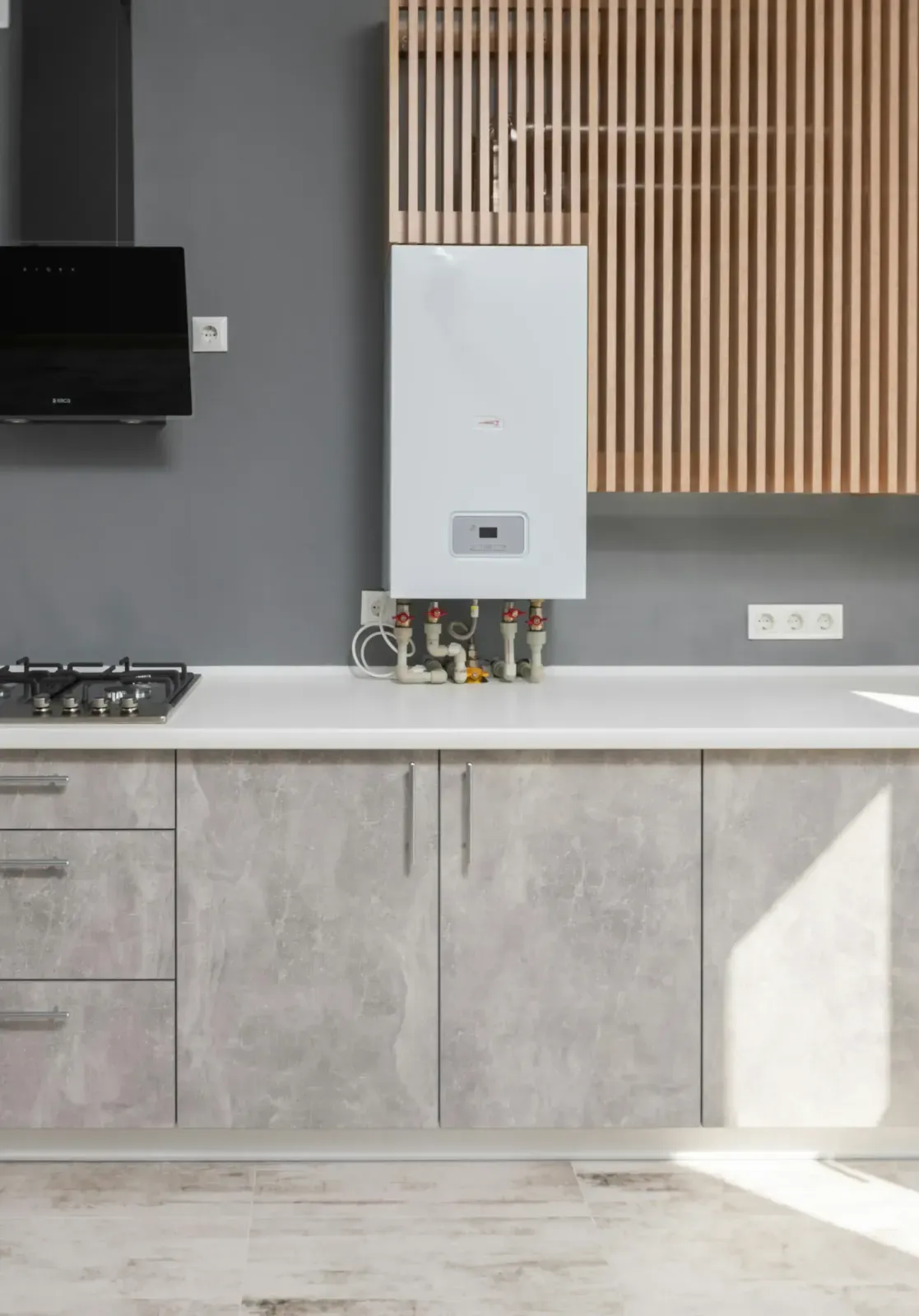 Chaudière gaz murale installée par SDR Habitat 44 dans une cuisine à La Baule