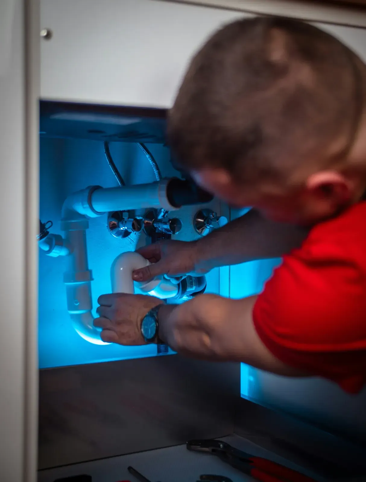 Remplacement d'un siphon et raccord de canalisation