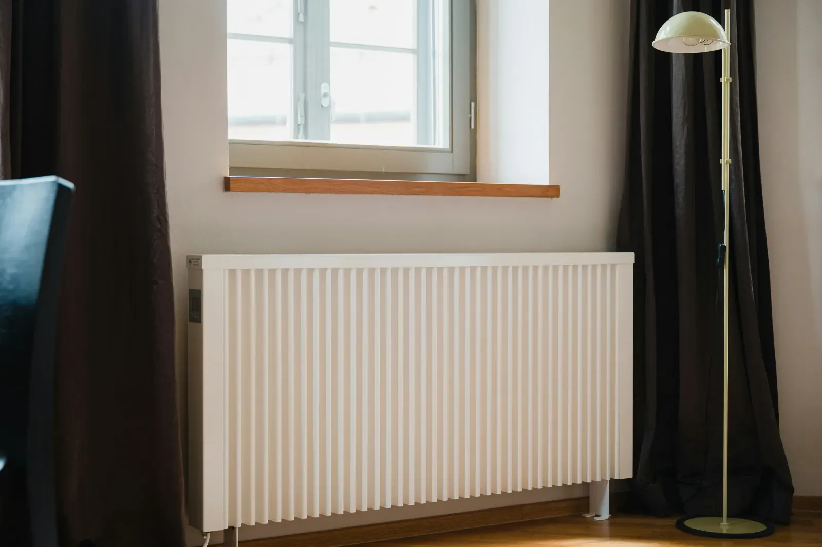 Radiateur de chauffage central installé dans un logement