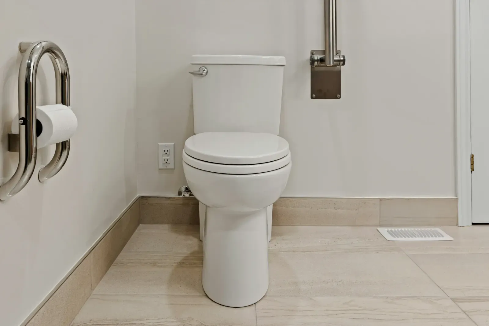WC adapté PMR avec barres d'appui